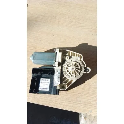 Volkswagen Scirocco sol ön cam motoru 1Q0959701F