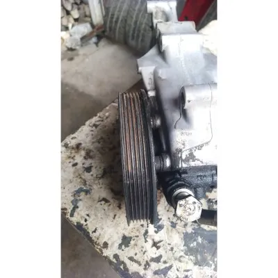 Volkswagen Transporter T4 2.5 tdı çıkma orjinal direksiyon pompası