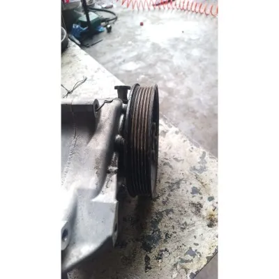 Volkswagen Transporter T4 2.5 tdı çıkma orjinal şarj klima braketi 074145169F