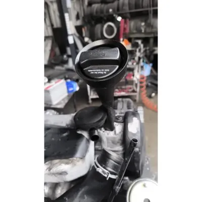 Volkswagen Transporter T4 2.5 TDI yağ dolum borusu çıkma orijinal  074115308e