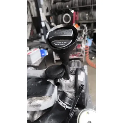 Volkswagen Transporter T4 2.5 TDI yağ dolum borusu çıkma orijinal  074115308e