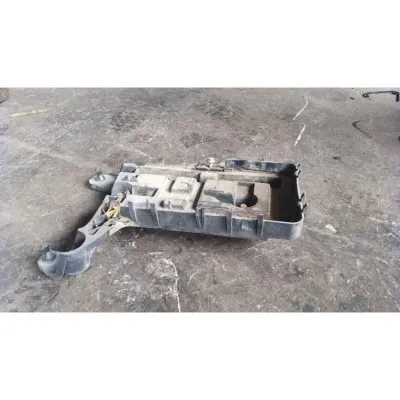 Volkswagen Caddy 1.9 tdı BJB motor çıkma orjinal akü alt plastiği