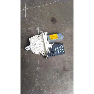  çıkma orjinal sağ arka cam motoru ve cam kartı 9776-105407-301 / 1C0959812A