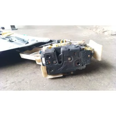 çıkma orjinal sağ arka kapı kilidi 1J0838350A