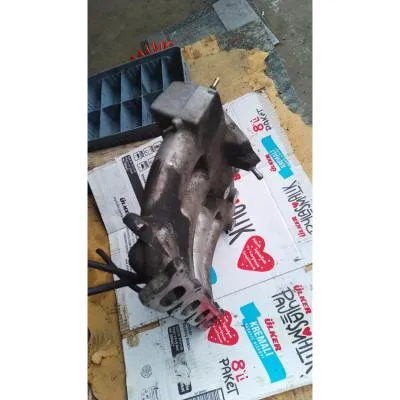  çıkma orjinal emme manifold 06B133223D