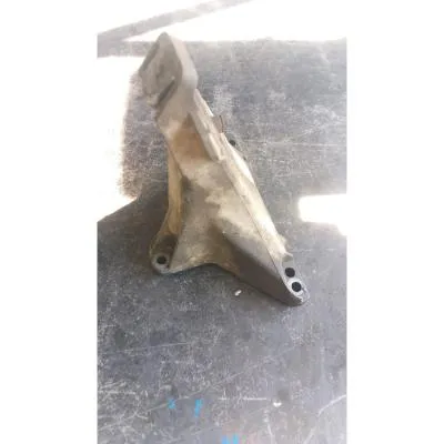 1.8t aeb apu motor çıkma orjinal sağ motor kulağı 8D0199308L