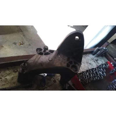 volkswagen transporter t5 1.9 tdi çıkma motor kulağı 038199207af , 038 199 207 af