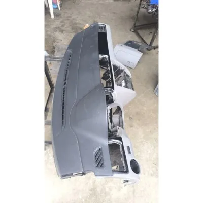 Seat Toledo 2014 model ön göğüs  5jb 857 343