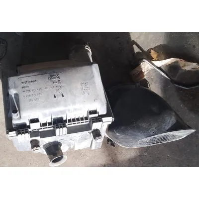 1996-2003 model Volkswagen Transporter T4 2.4 L dizel hava filtre kutusu ve polen filtresi çıkma orjinal 028129607L/701815915B