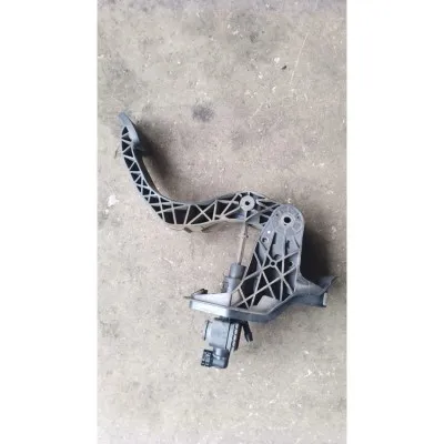 2014 model Volkswagen Polo Seat Toledo ve Skoda rapid Çıkma orjinal devreyaj pedalı manuel 6C1721059G