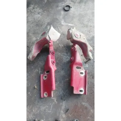 Transporter T4 sağ sol ön kaput menteşesi kasaya puntalı olan kısımları ile beraber komple kabut menteşesi 701805384j 701805383f