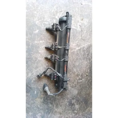 1.6 benzinli Akl enjektör kütüğü çıkma orjinal 06A133317A