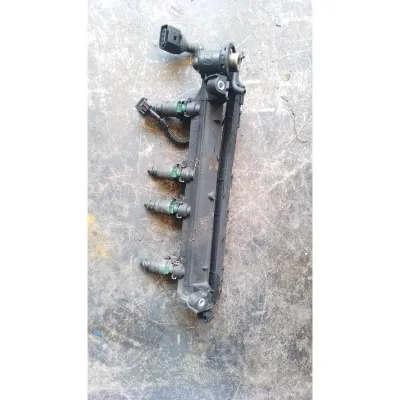 Audi A3 1.6 benzinli Akl enjektör kütüğü çıkma orjinal 06A133317A