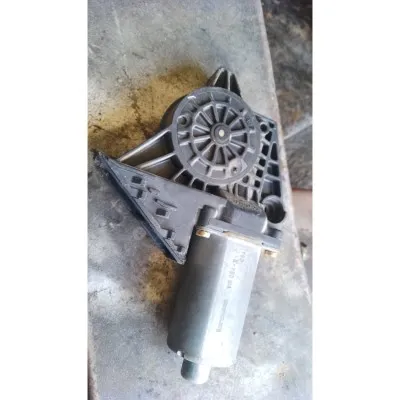 Volkswagen Passat B5 sağ arka cam motoru çıkma orjinal