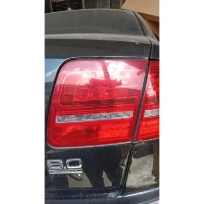 2003-2010 model çıkma orjinal Audi A8 Sağ arka bagaj stop u