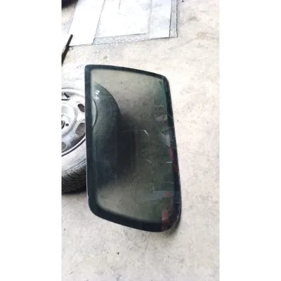 96-01 model Volkswagen Polo Hatchback tek kapılı sağ arka kelebek camı çıkma orjinal