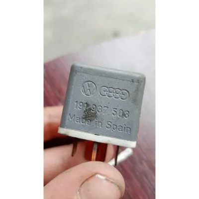 VW VOLKSWAGEN AUDI ORİJİNAL OEM  433 RÖLESİ  3D0951253A