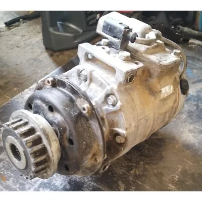 Volkswagen Transporter T5 2.5 130 luk çıkma orjinal klima kompresörü