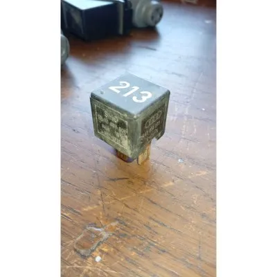 Audi A4 B5 213 nolu role 443951253j