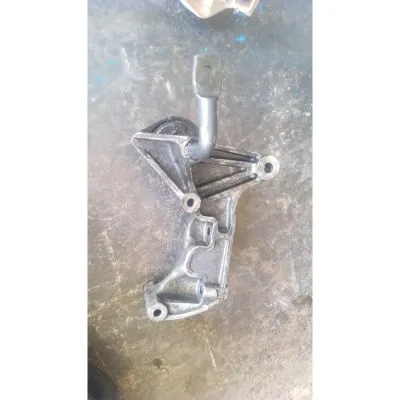 Volkswagen Transporter T4 2.4 L Diesel AAB motor çıkma orjinal kayış gergi kulağı ve şarj dinamo kulağı 