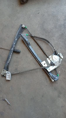 Volkswagen Polo hatchback 2001 model çıkma orijinal sol cam krikosu