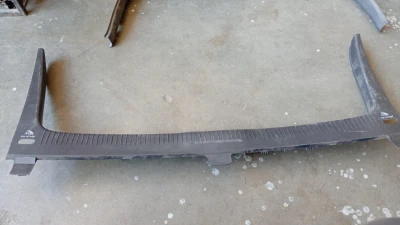 vw Golf 6 arka bagaj kapağı kilit plastik plastiği 1K6863651