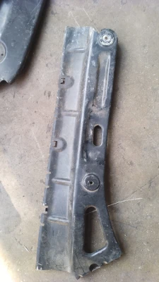 Skoda Octavia 1Z5807148A arka sağ tampon braketi çıkma orjinal