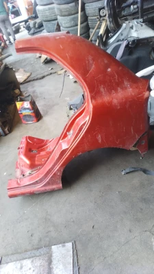 Skoda Fabia sol arka çamurluk çıkma orjinal kırmızı renk