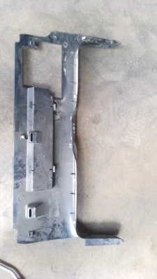 Volkswagen Polo Hatchback arka bagaj kilit bakalit plastiği çıkma orjinal 6N0863459M