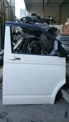 Transporter. T5 sağ. Ön kapı beyaz renk hatasız dolu