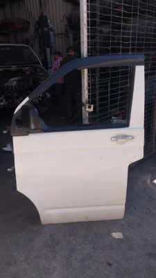 Volkswagen Transporter T5 sol ön kapı beyaz renk çıkma orijinal hatasız