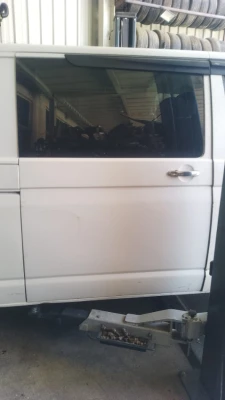 Volkswagen Transporter T5 uzun şase çıkma orjinal sağ sürgülü kapı beyaz renk hatasız