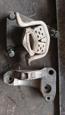 Volkswagen Transporter T5 2.5 TDİ çıkma orijinal 6 vites şanzıman kulağı ve motor kulağı