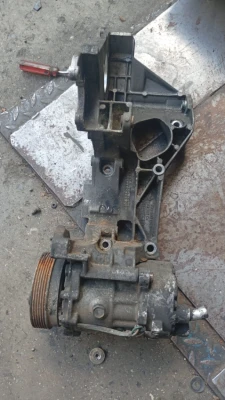  volkswagen golf 4 1.9 tdı 4 silindirli çıkma orijinal komplesör ve komplesörü kulağı