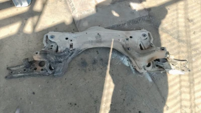 98 model Volkswagen Polo Hatchback ön motor traversi çıkma orjinal