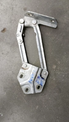 2004 model Volkswagen Caddy sol ön kaput menteşesi