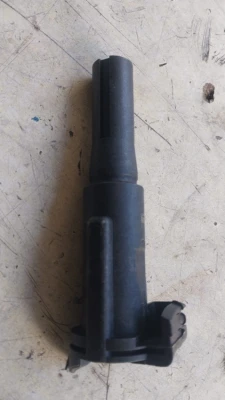 (Selector Housing)   Vites kolunun altında yer alan bu ünite,  pürüzsüz bir şekilde şanzıman dişlilerine aktarılmasını sağlar. Vitesin boşa çıkmasını, geçişlerde mekanik sıkışmaları ve ses yapmasını engeller.   Uyumlu Olduğu Başlıca Araç Modelleri ve MotorlarBu parça, 1997-2011 yılları arasında üretilen gibi manuel vitesli modellerle uyumludur. Genellikle vites çubukları kullanan 1.4 ve 1.6 benzinli ile 1.9 SDI/TDI motor tipleriyle entegre çalışır.