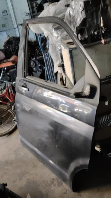 Volkswagen Transporter T5 çıkma orjinal sağ ön kapı siyah renk