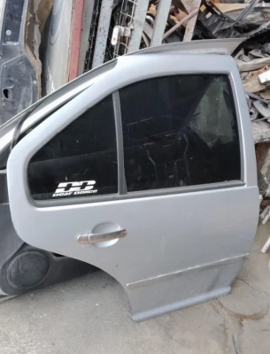2001 model Volkswagen Bora Golf 4 sağ arka kapı çıkma orjinal