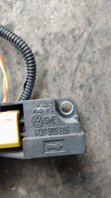 00-05 model Volkswagen Bora koltuk airbag tetikleyicisi çıkma orjinal 6Q0909606