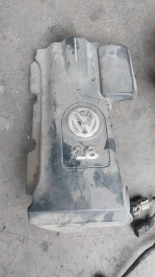 Passat 1.6 Alize motor üstü plastiği