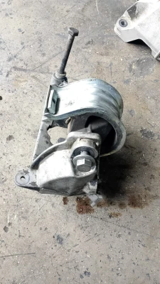 vw transporter t5 çıkma orijinal ön motor kulağı
