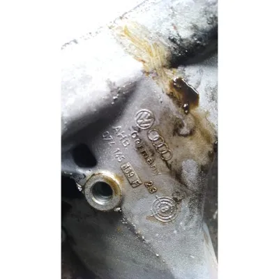 Volkswagen volt LT 2.5 tdı  çıkma orjinal şarj dinamo bağlantı kulağı 074145169F