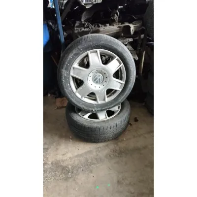 Volkswagen Bora sol ön jant lastik