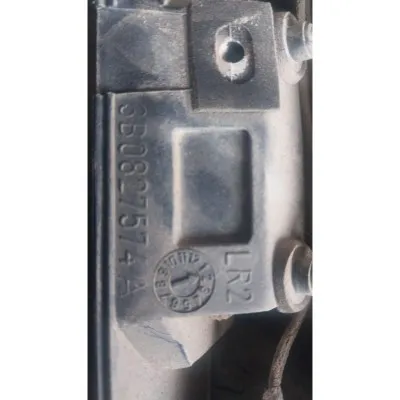 3b0827574a Volkswagen Passat 1997-2000 B5 kasa arka bagaj açma kolu arka bagaj çıtası arka plaka üstü çıta arka plakalık aydınlatma lambalarının bağlandığı çıta çıkma orijinal